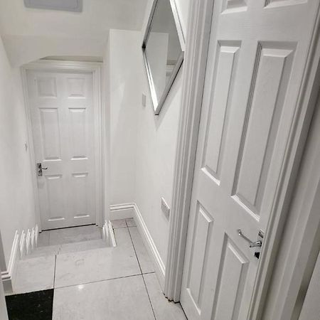 Fancy Basement Flat A Lägenhet London Exteriör bild
