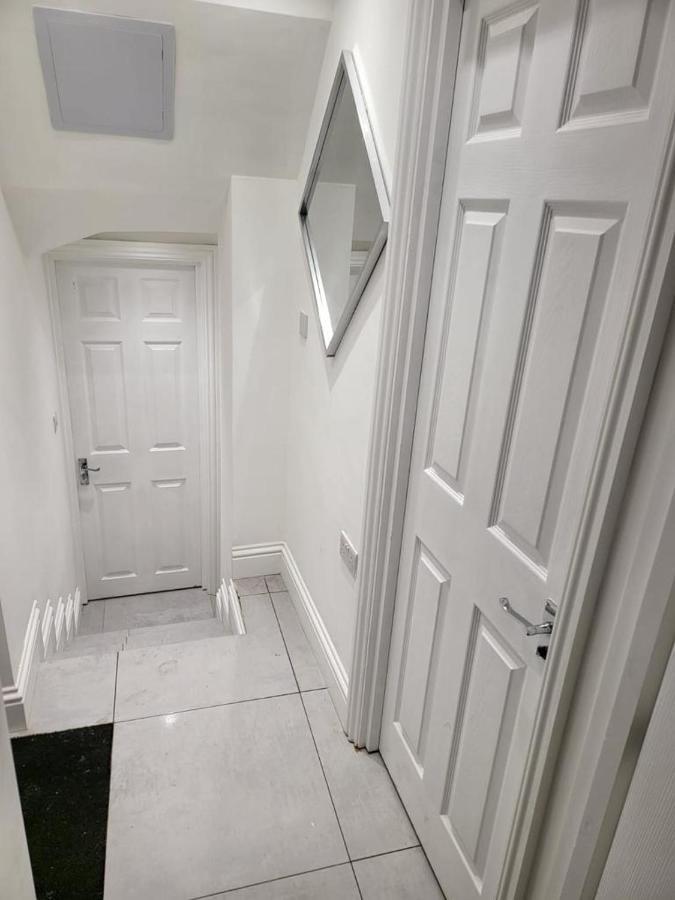 Fancy Basement Flat A Lägenhet London Exteriör bild