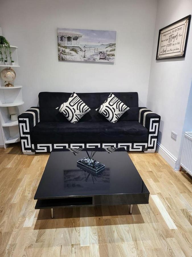 Fancy Basement Flat A Lägenhet London Exteriör bild