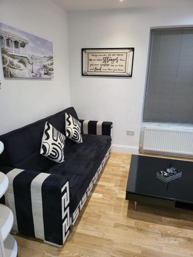 Fancy Basement Flat A Lägenhet London Exteriör bild