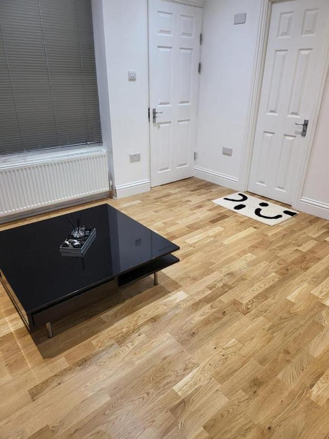 Fancy Basement Flat A Lägenhet London Exteriör bild